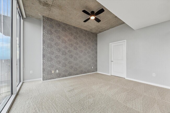 Building Photo - 5925 Almeda Rd