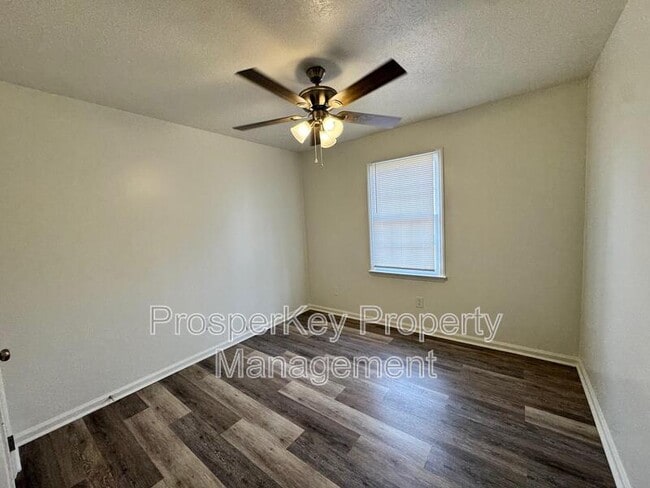 Building Photo - 6428 Luna Dr