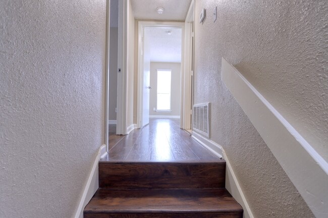 Building Photo - 707 Harbour Town Dr