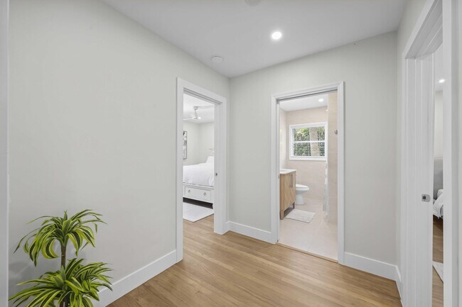 Building Photo - 1714 N Palmway