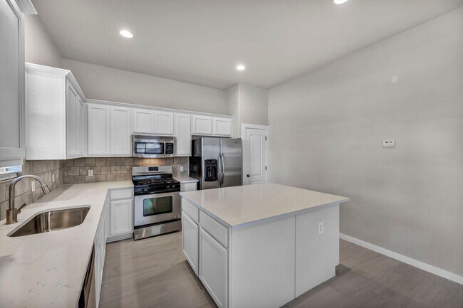Building Photo - 1 MONTH FREE*  Gorgeous 3 bed 2 Bath detac...