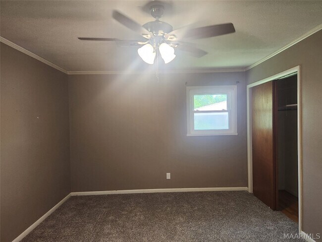 Building Photo - 1203 Oates Rd