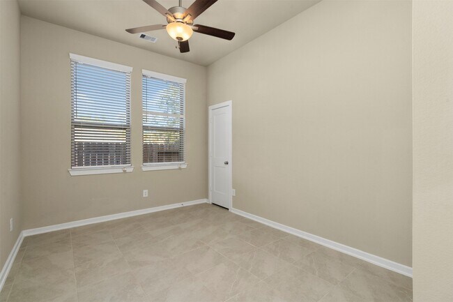 Building Photo - 412 Northern Pike Dr