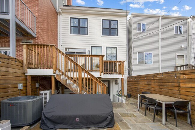 Building Photo - FURNISHED style in NoMA with Garage Parking