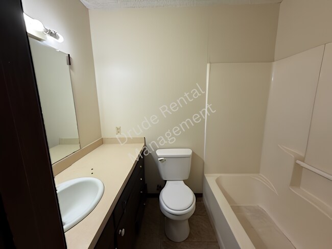 Building Photo - 42185 Deborah Dr