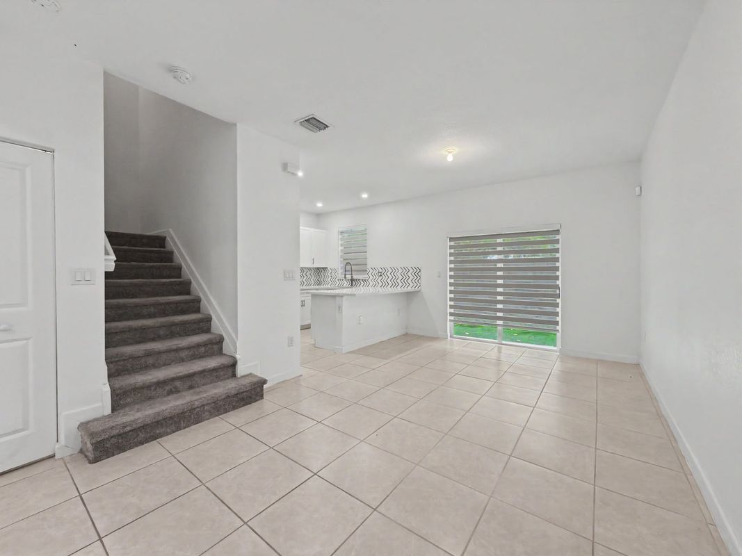 Building Photo - 2644 SE 15th Ct