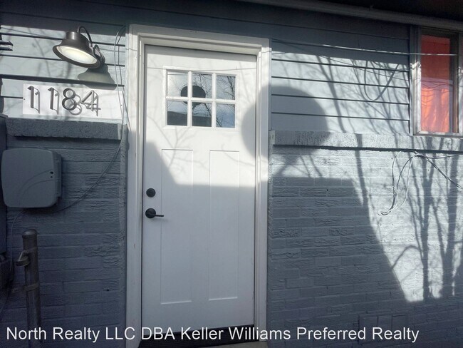 Building Photo - 2 br, 1 bath House - 1184 Clinton St. #B
