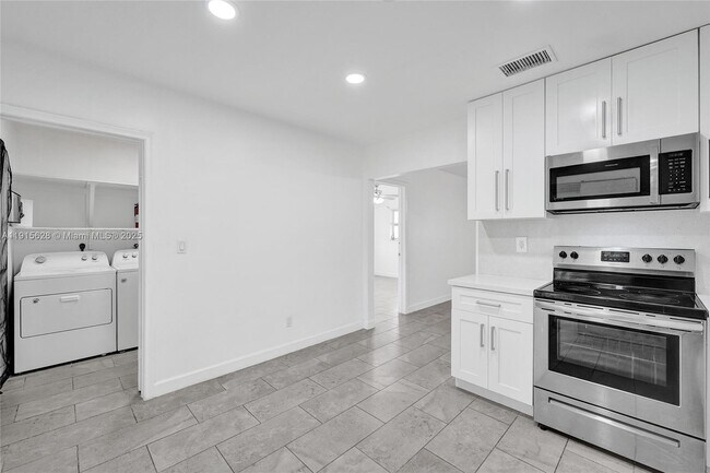 Building Photo - 6283 Sherman St