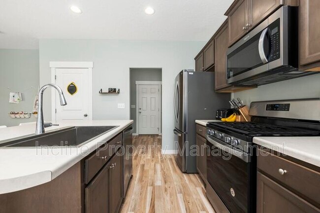 Building Photo - 4438 E Hurstbourne Dr