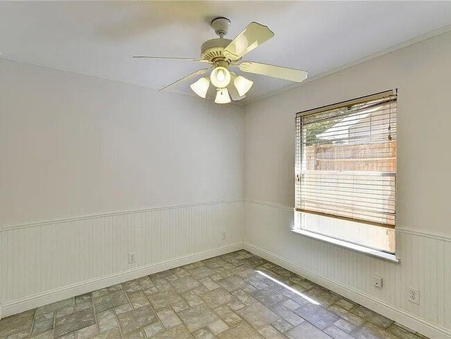 Building Photo - 2906 Greenlawn Pkwy