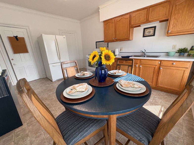 Building Photo - 724.5 Chapin St