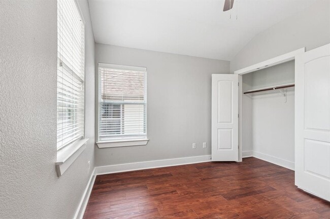 Building Photo - 1604 Maple Ave