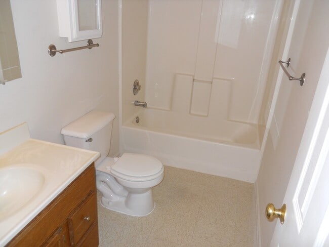 Building Photo - 764A GARRETT 485 BELLFLOWER