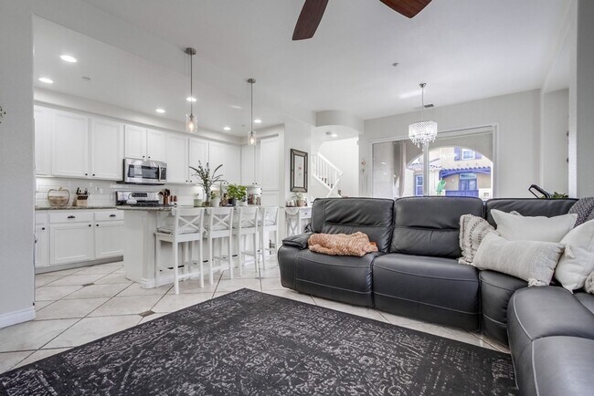 Building Photo - Spacious 3 Bed / 3 Bath Townhome with 2-Car Garage in Gated San Marcos Community