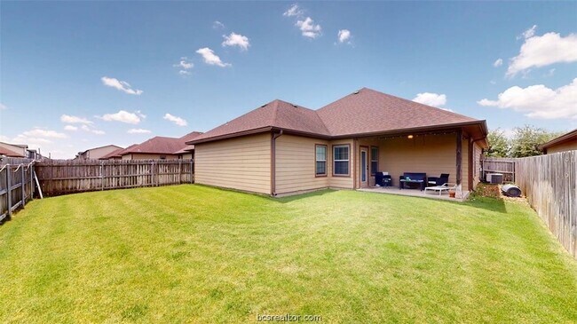 Building Photo - 413 Hayes Ln
