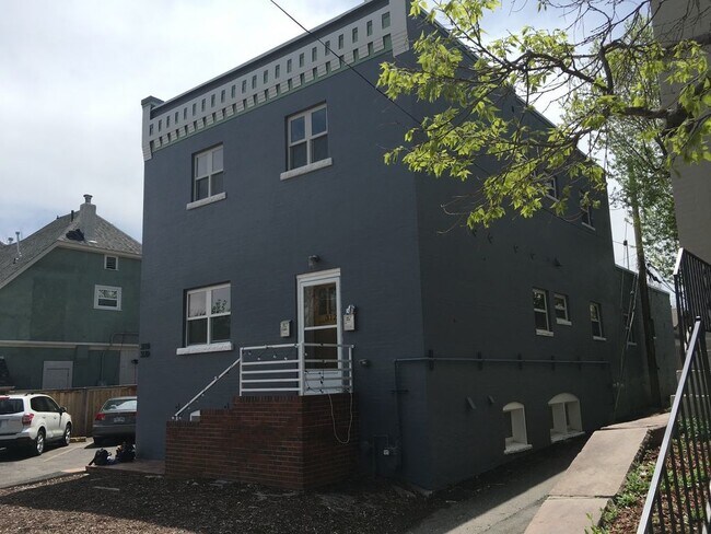 Building Photo - 3BD/2BA Historic Glove Factory Building of the Highlands.