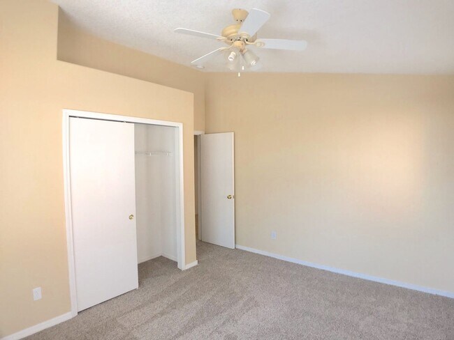 Building Photo - Spacious 3BR/2BA Home in Ventana Ranch wit...