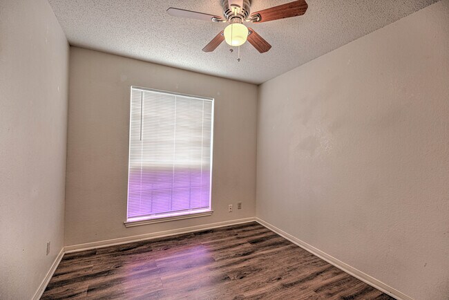 Building Photo - 2803 Willow Springs Rd