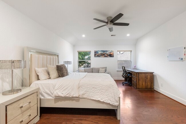 Building Photo - 18 Player Vista Pl