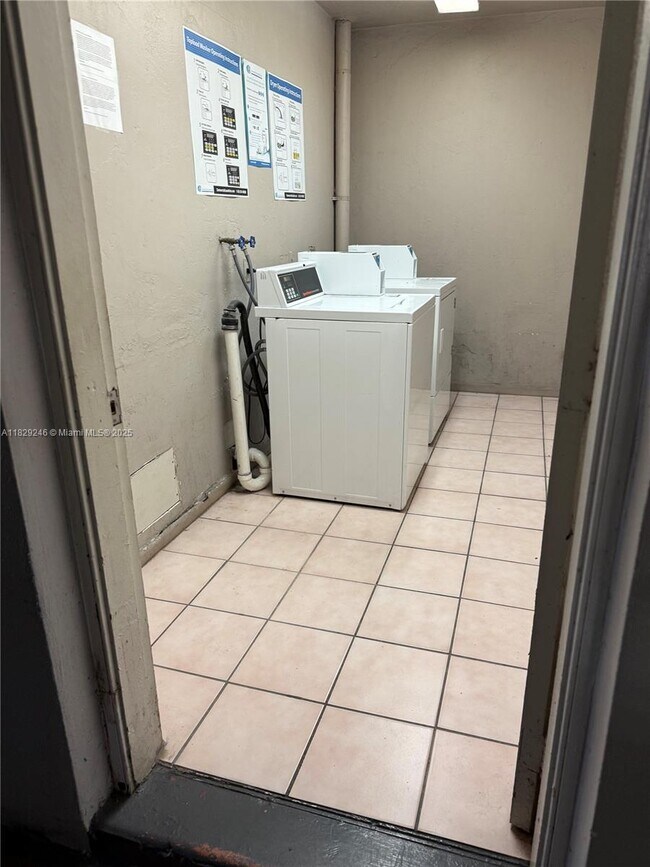 Building Photo - 13900 Lake Placid Ct