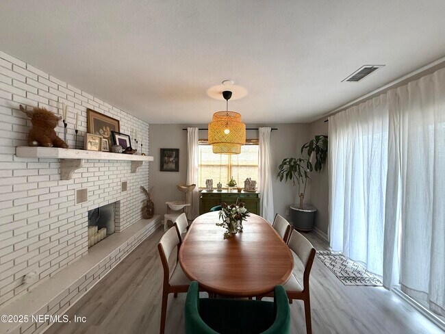 Building Photo - 1272 Arlingwood Ave