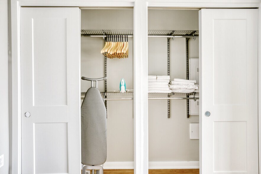 Building Photo - 2210 Wisconsin Ave NW