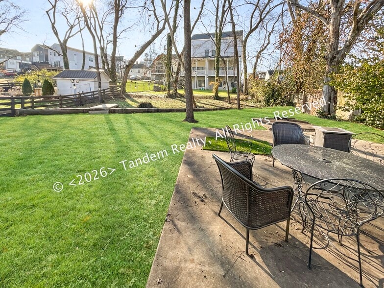 Building Photo - 2807 Vaulx Ln