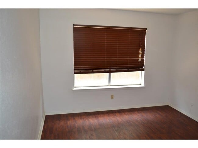 Building Photo - 1107 N Locust St