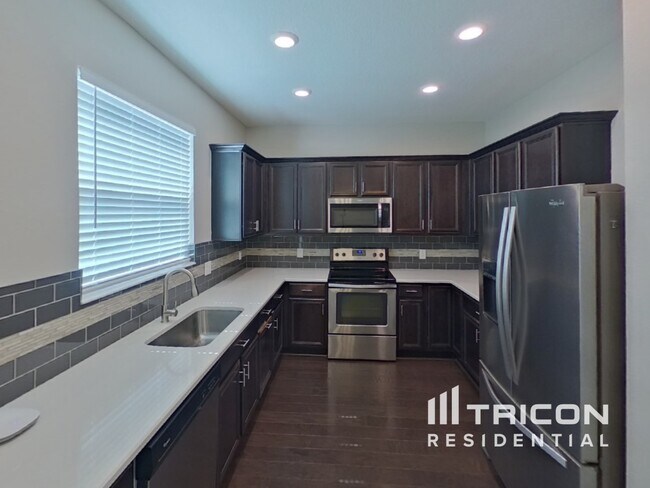 Building Photo - 10710 Southern Forest Dr