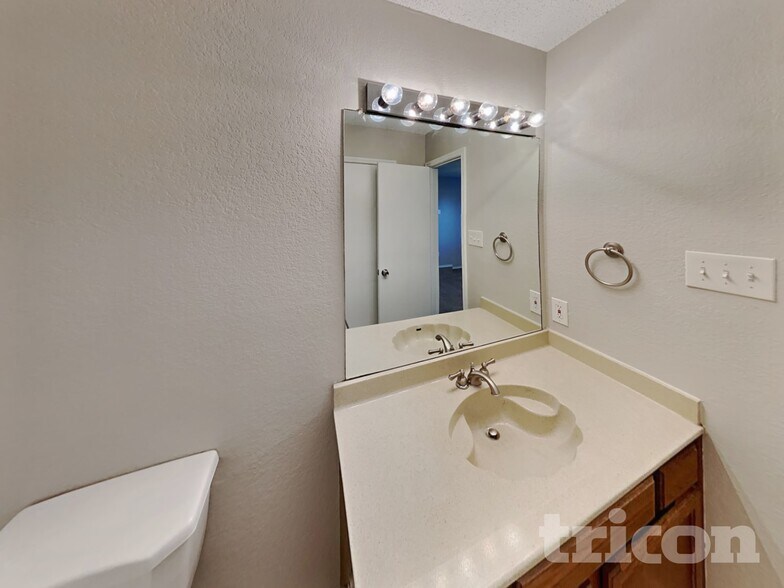 Building Photo - 1844 Hunting Green Dr