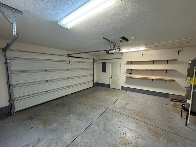 Building Photo - 3 Bedroom 2 Bath House in Bethel-Danebo