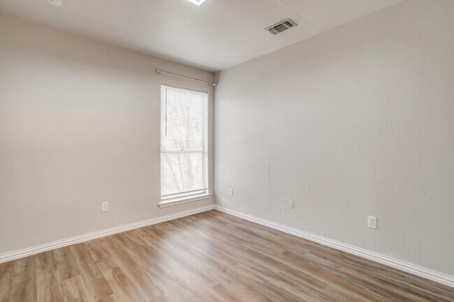 Building Photo - 5947 Chimney Wood Cir