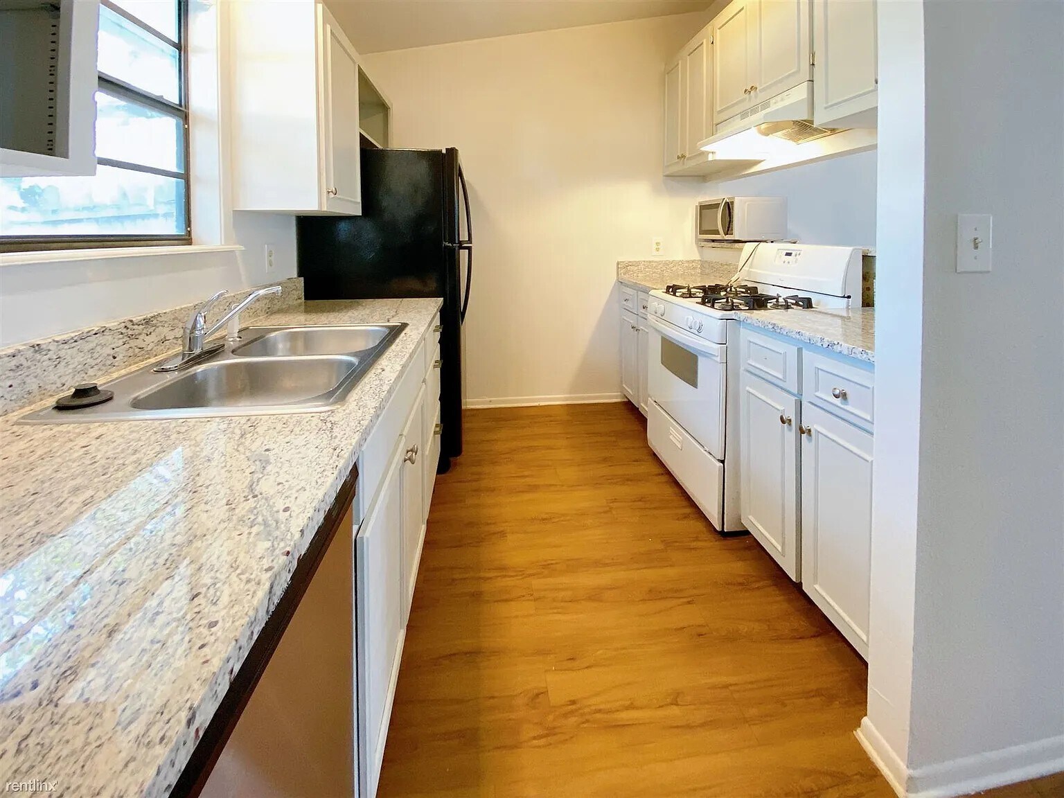 Kitchen - 1604 Mill St