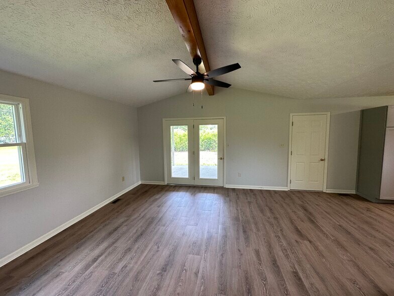 Building Photo - 1227 Hacienda Dr