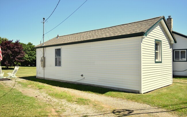 Building Photo - 37 Dudley Ln