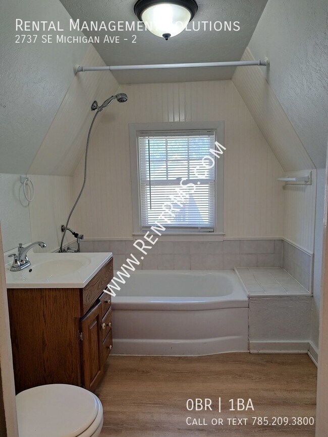 Building Photo - 2737 SE Michigan Ave