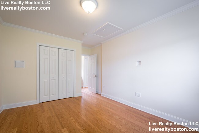 Building Photo - 585 VFW Parkway