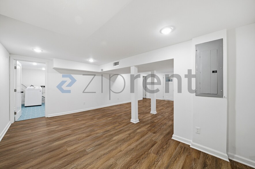 Building Photo - 175 Holly Rd NW