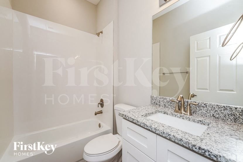 Building Photo - 2420 San Filippo Dr SE