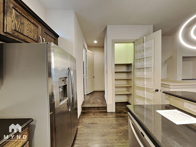 Building Photo - 7404 Coronado Way