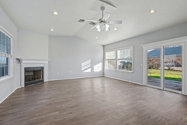 Building Photo - 3-Bed Home with Fireplace, Fenced Yard & Flexible Living Space