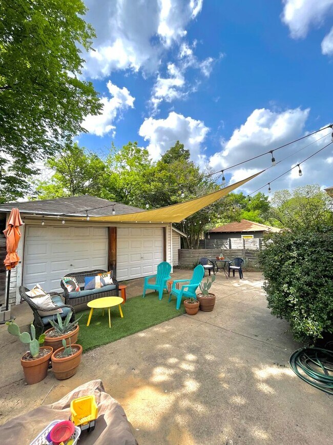 Building Photo - 209-211 Tennant