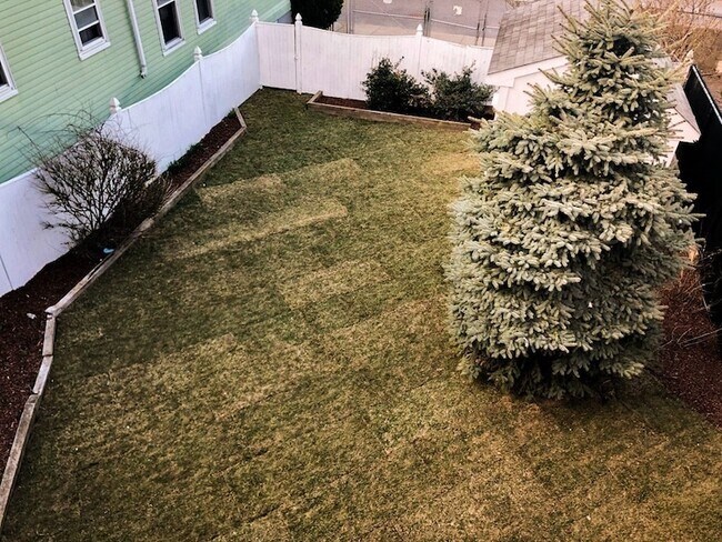 Building Photo - 792 Saratoga St