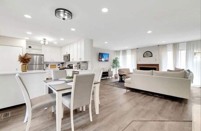 Building Photo - 379 Sandhurst Cir