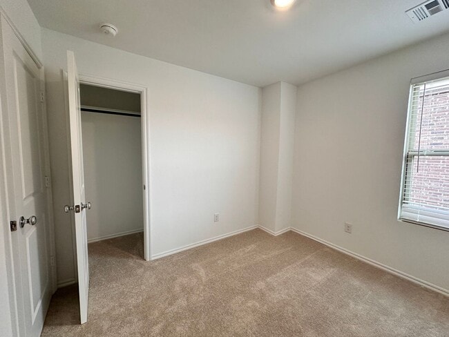 Building Photo - 3 Bed New Build Home