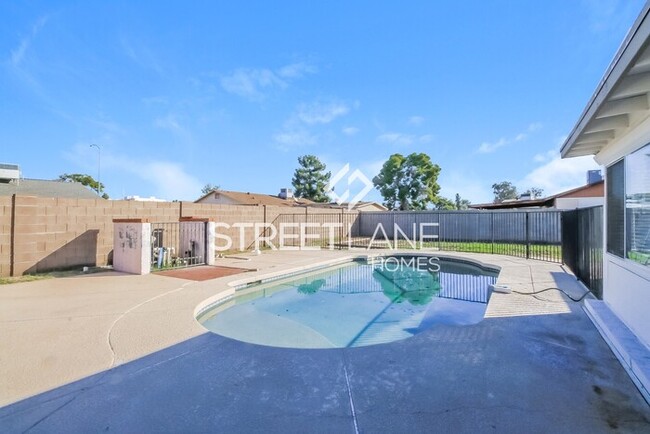 Building Photo - Charming 3 Bedroom in Mesa! Swimming Pool!