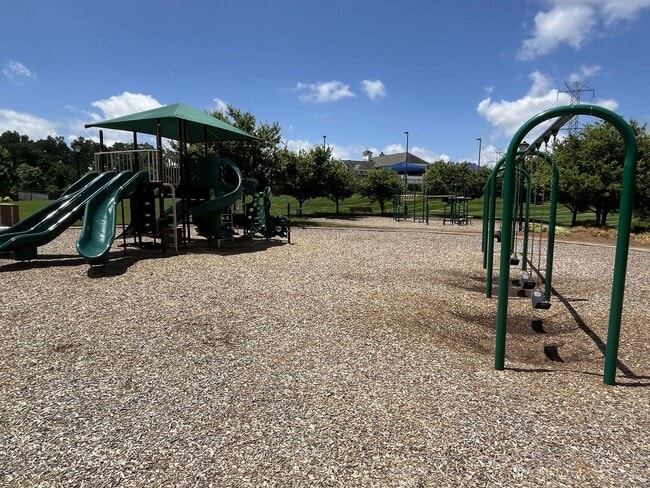 Building Photo - Great 4 Bed Home in Desired Winding Walk C...