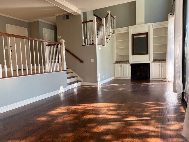 Building Photo - Newport Crest 2 Bedroom Townhouse / Newpor...