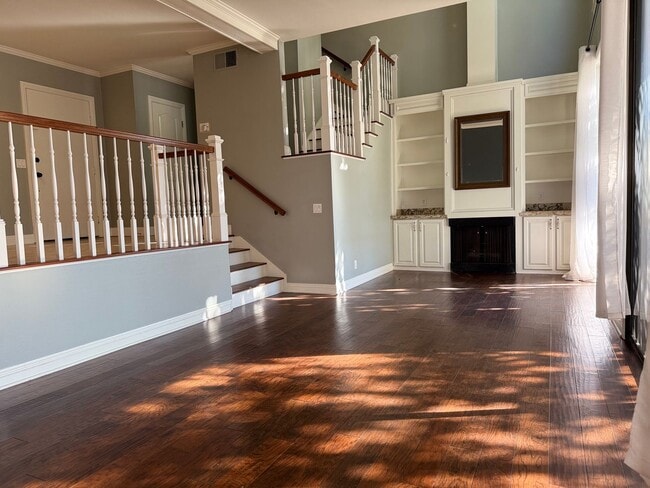 Building Photo - Newport Crest 2 Bedroom Townhouse / Newport Beach