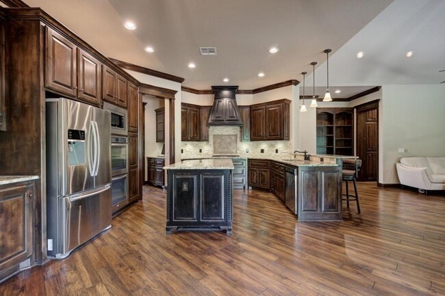 Building Photo - 22090 White Pine Cir